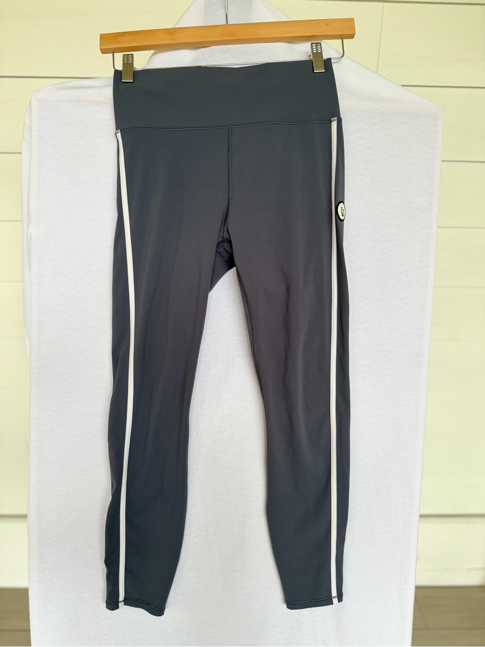 Vuori Daily Leggings Gray White Contrast Trim High Rise Size M